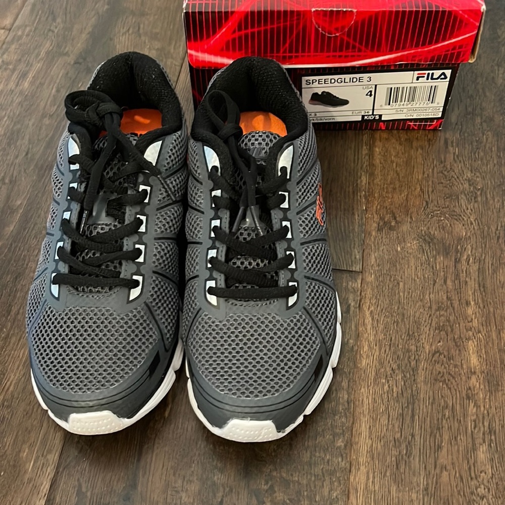 NEW WITH TAGS Kid sneakers - Fila Speedglide size 4